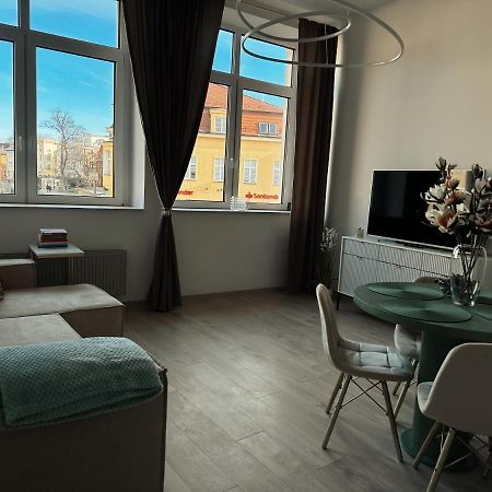 Апартаменты Loft Przy Placu Niepodleglosci Еленя-Гура Экстерьер фото