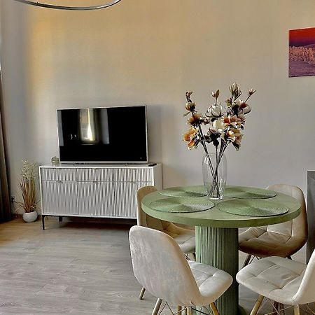 Апартаменты Loft Przy Placu Niepodleglosci Еленя-Гура Экстерьер фото