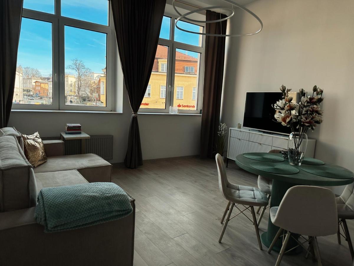 Апартаменты Loft Przy Placu Niepodleglosci Еленя-Гура Экстерьер фото