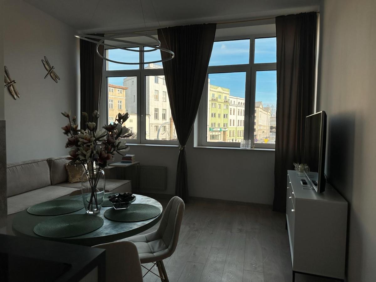 Апартаменты Loft Przy Placu Niepodleglosci Еленя-Гура Экстерьер фото