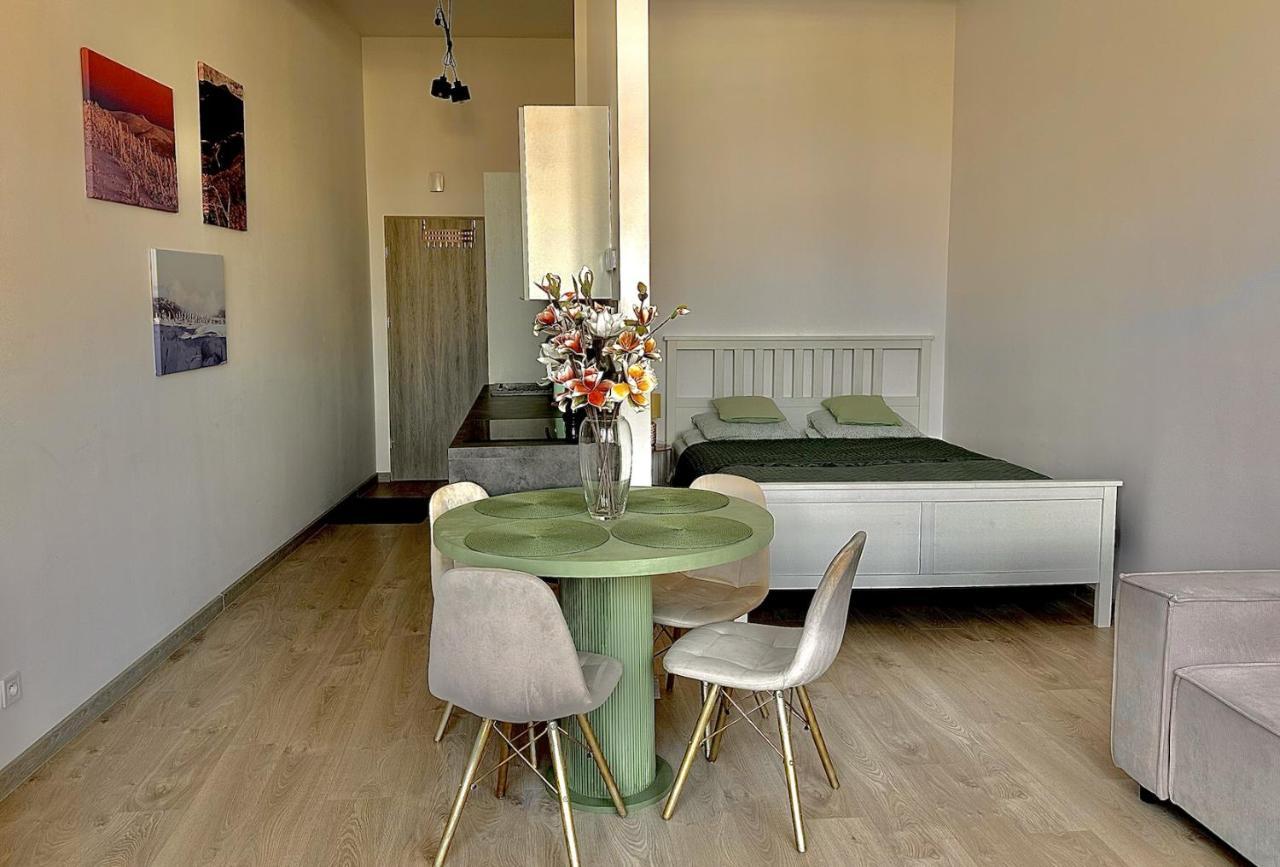 Апартаменты Loft Przy Placu Niepodleglosci Еленя-Гура Экстерьер фото