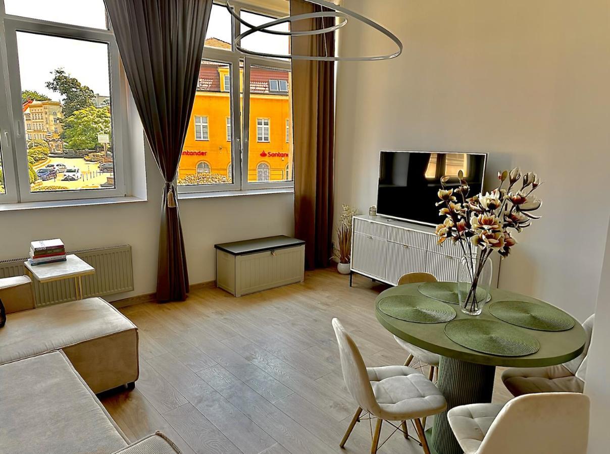 Апартаменты Loft Przy Placu Niepodleglosci Еленя-Гура Экстерьер фото