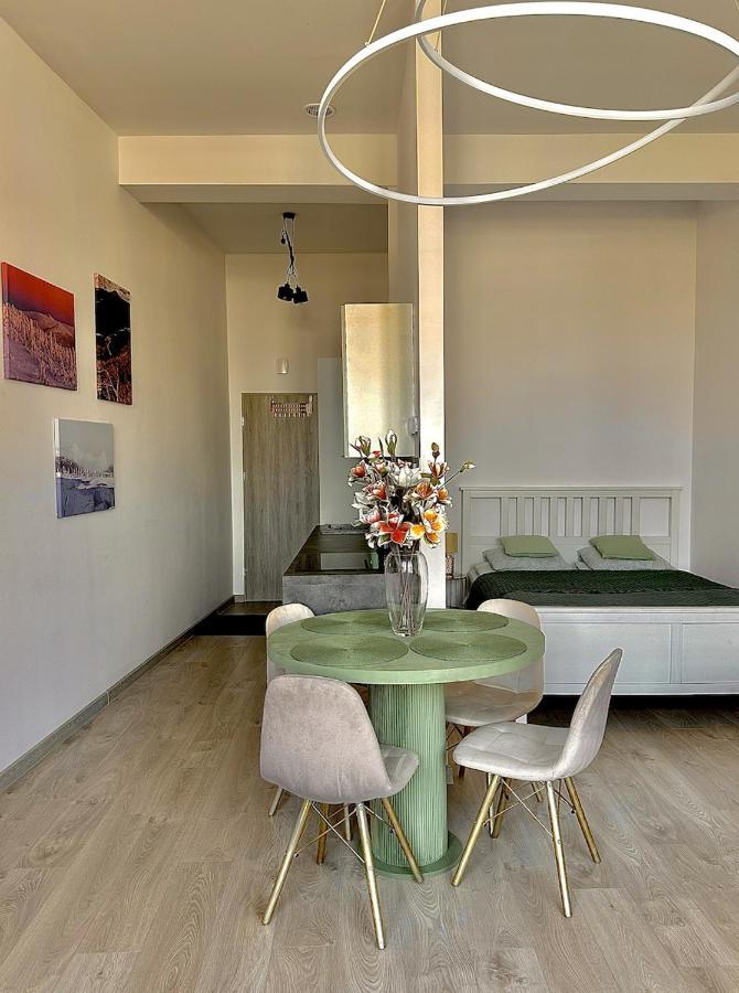 Апартаменты Loft Przy Placu Niepodleglosci Еленя-Гура Экстерьер фото