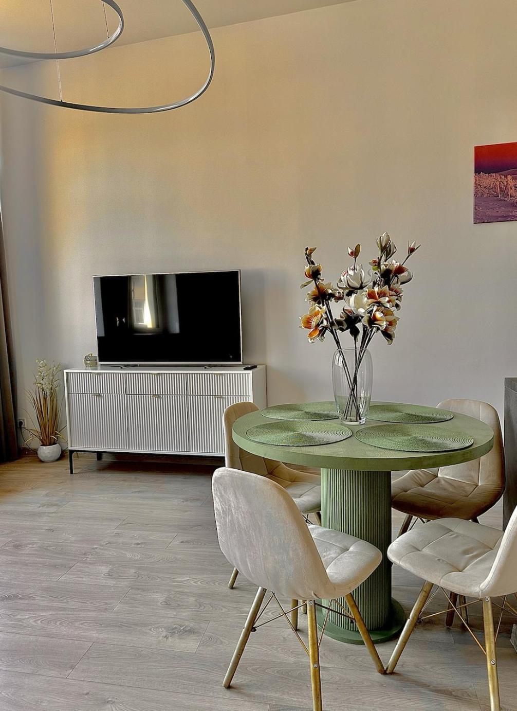 Апартаменты Loft Przy Placu Niepodleglosci Еленя-Гура Экстерьер фото